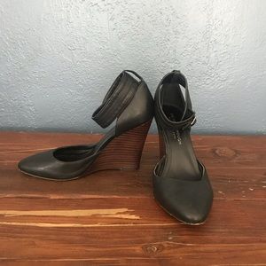 Julianne Hough - Sole Society - black wedge heel